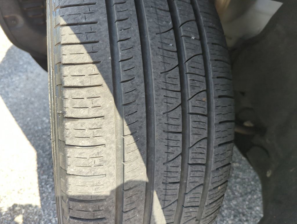 Used 2022 Jeep Grand Cherokee L Limited w/ Black Appearance Package AWD/4WD image 48