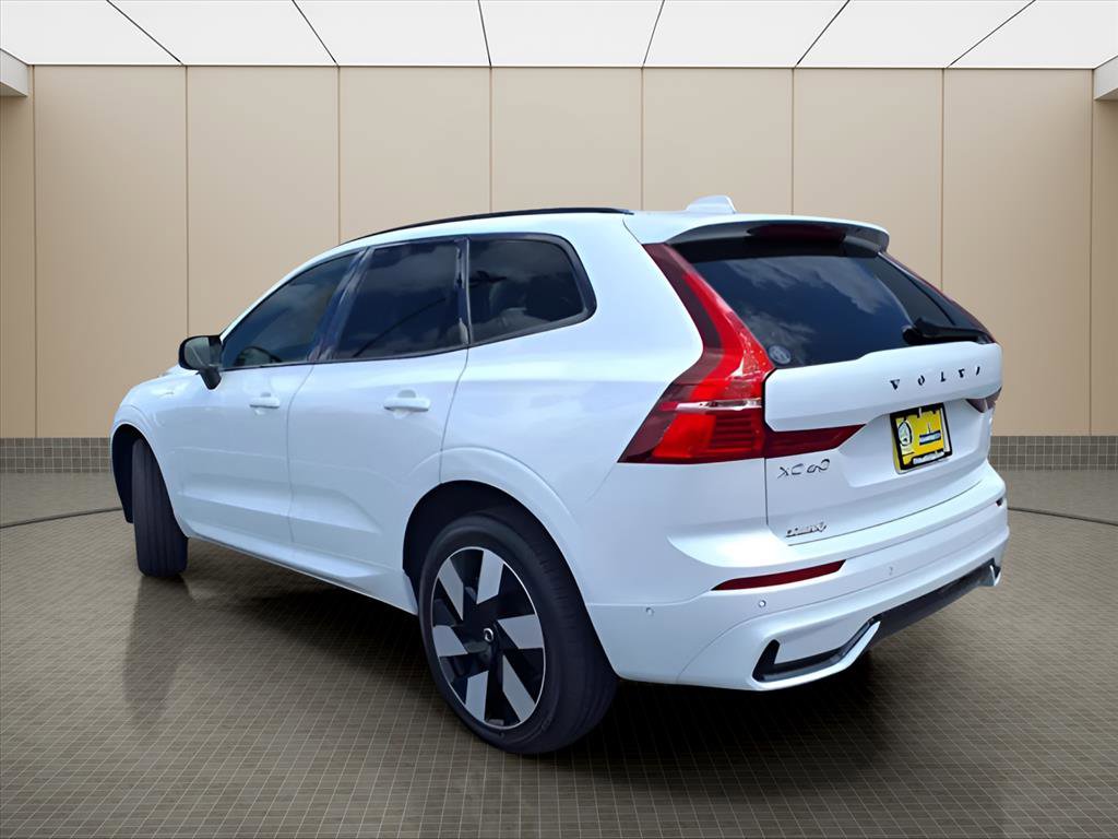 Used 2025 Volvo XC60 T8 Plus w/ Climate Package image 4
