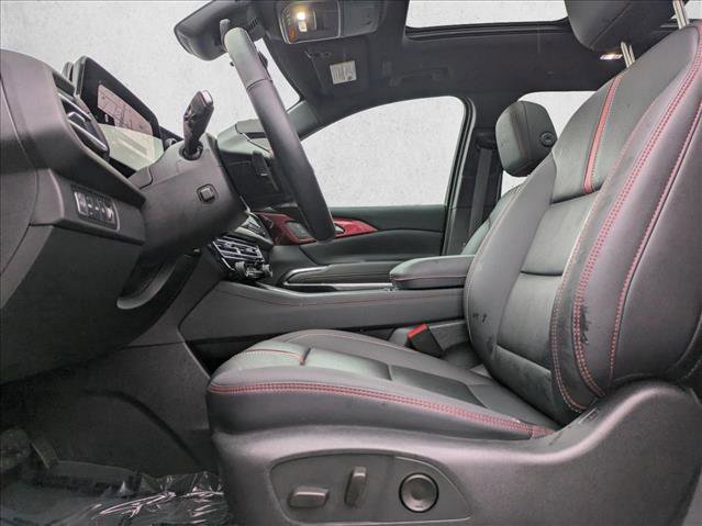 Used 2025 Chevrolet Traverse RS image 17