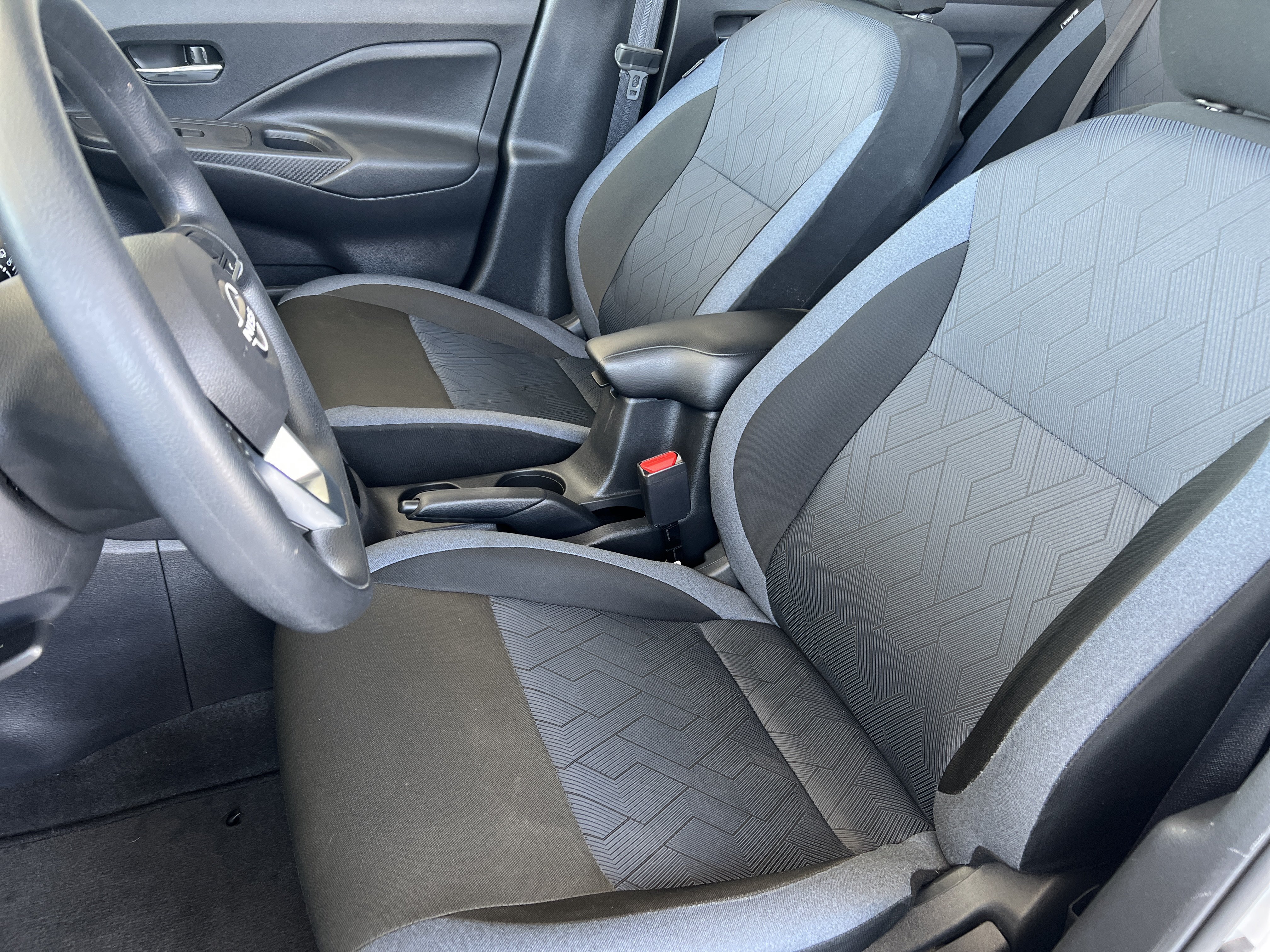 Used 2025 Nissan Versa SV FWD image 11