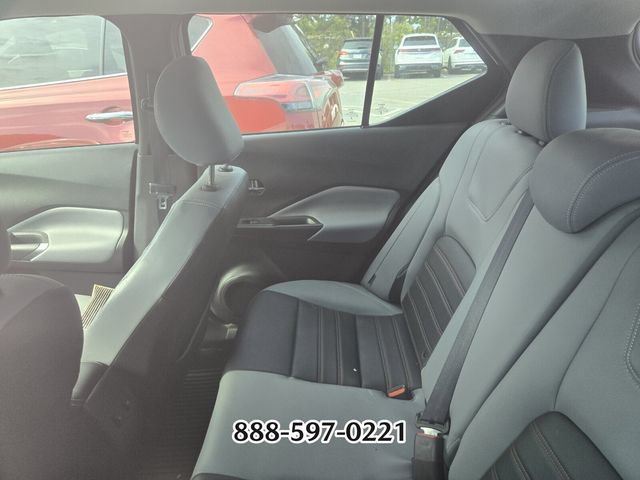 Used 2023 Nissan Kicks SR w/ SR Premium Package FWD image 3