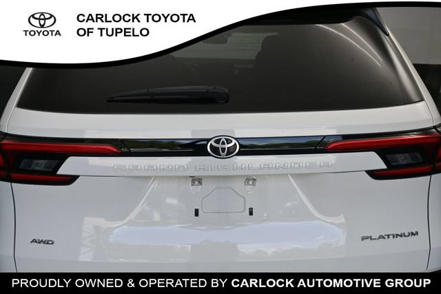 Used 2024 Toyota Grand Highlander AWD image 12