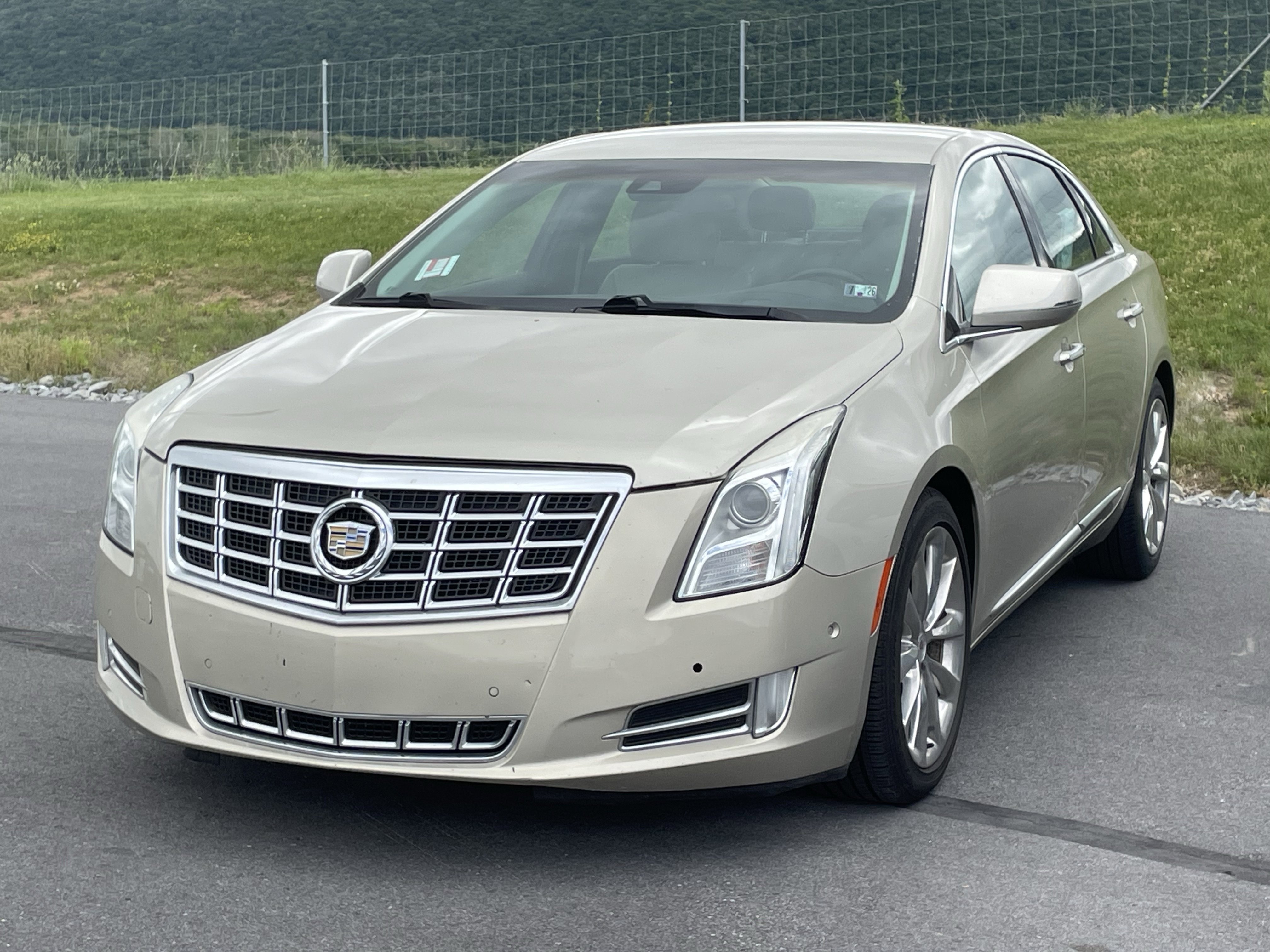 Used 2014 Cadillac XTS Luxury w/ Driver Awareness Package FWD image 9