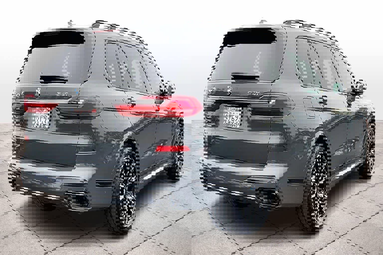 Used 2022 BMW X7 xDrive40i w/ M Sport Package image 14