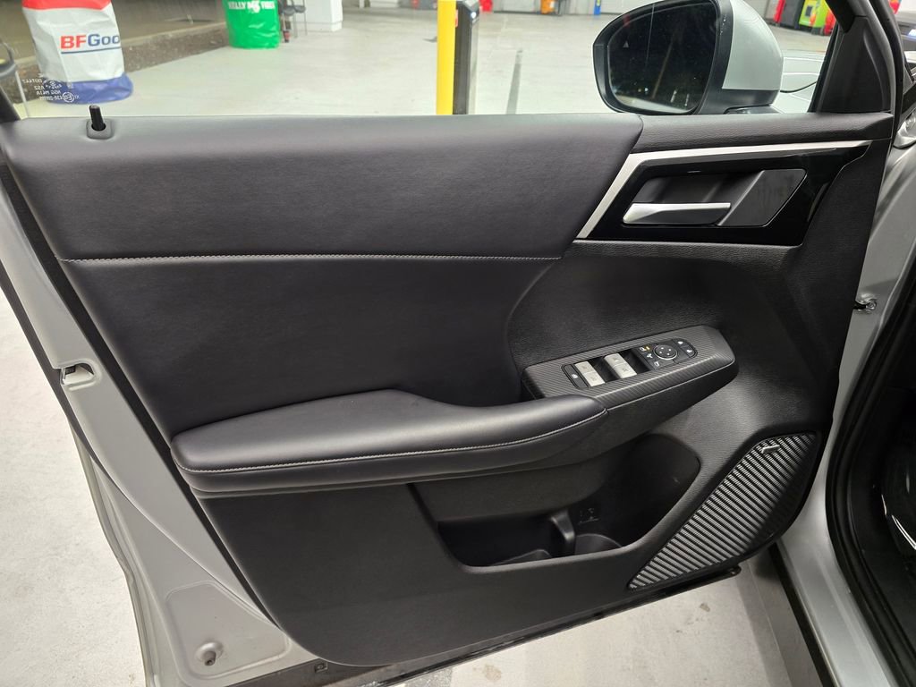 Used 2025 Mitsubishi Outlander SE FWD image 14