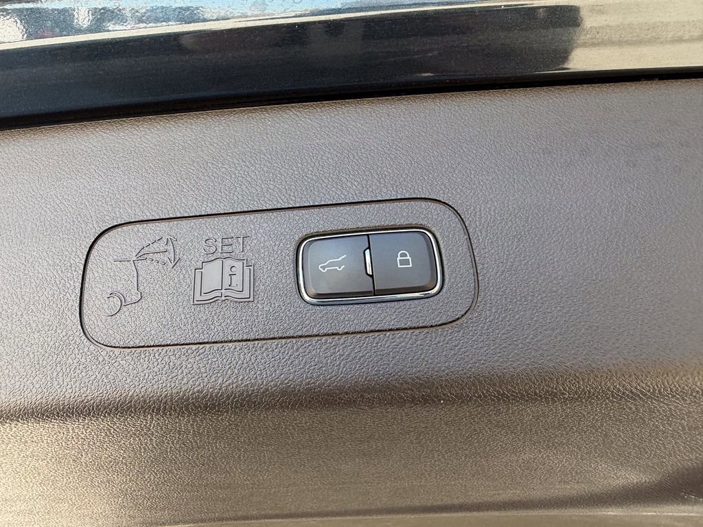 Certified 2023 Lincoln Aviator Black Label image 18