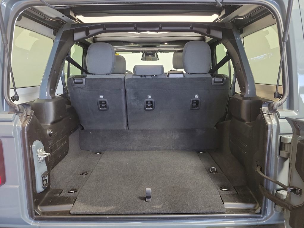 Used 2025 Jeep Wrangler Unlimited Sahara w/ Safety Group AWD/4WD image 25