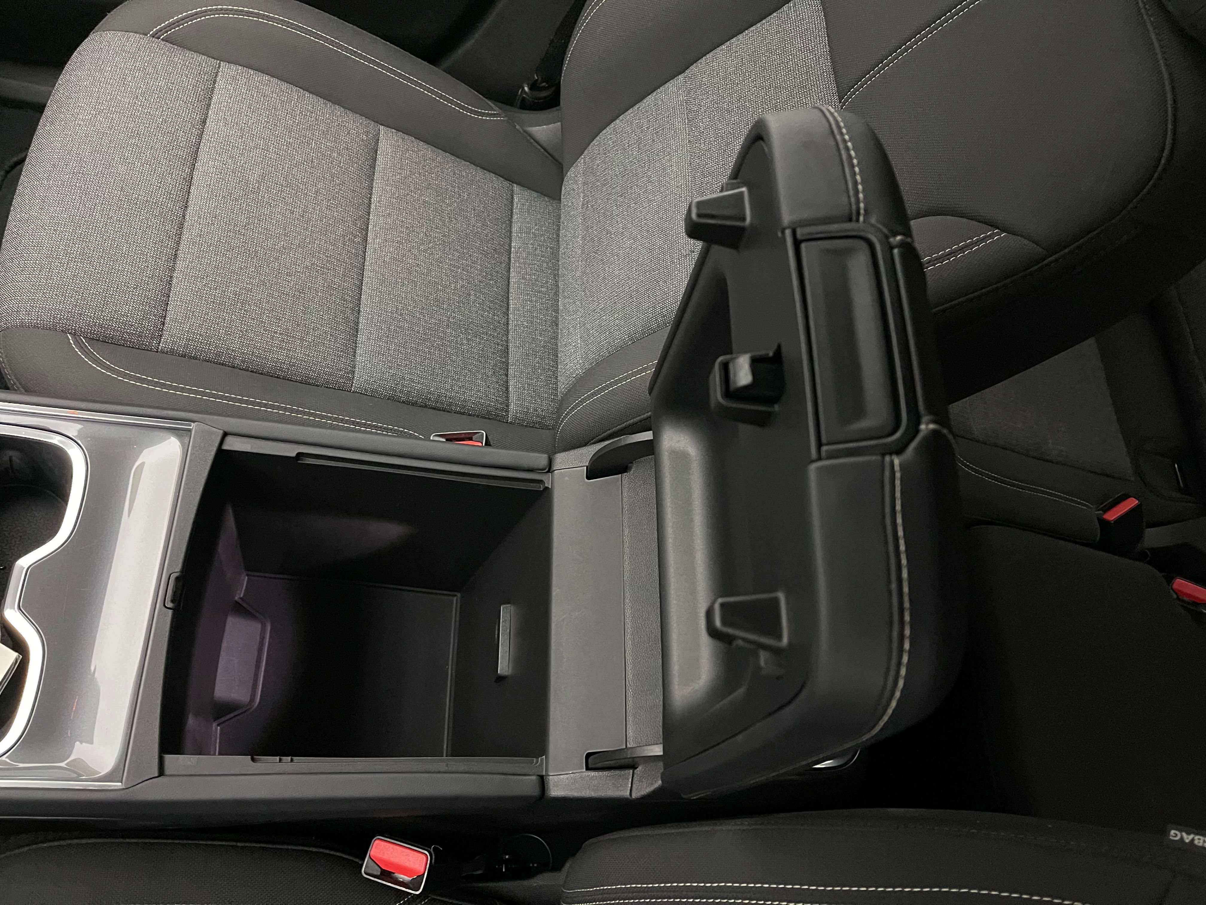 Used 2025 GMC Acadia Elevation FWD image 32