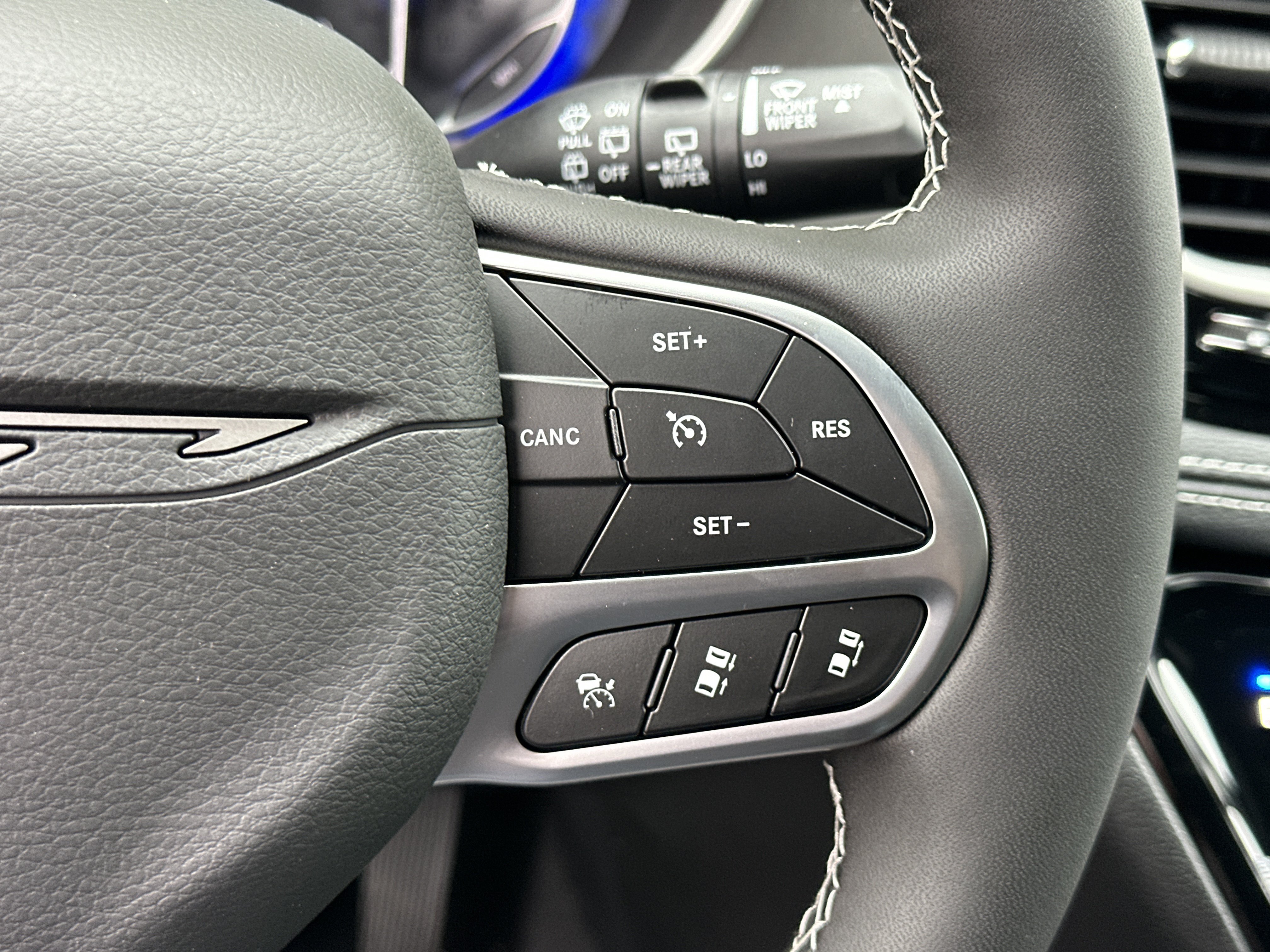 New 2027 Chrysler Pacifica Select FWD image 7