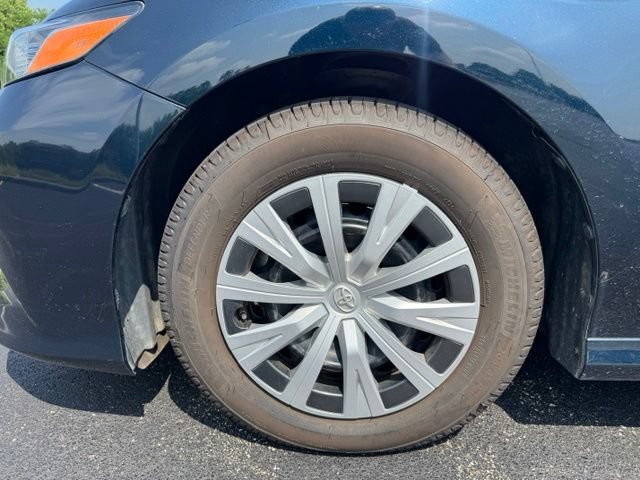 Used 2019 Toyota Camry LE FWD image 12