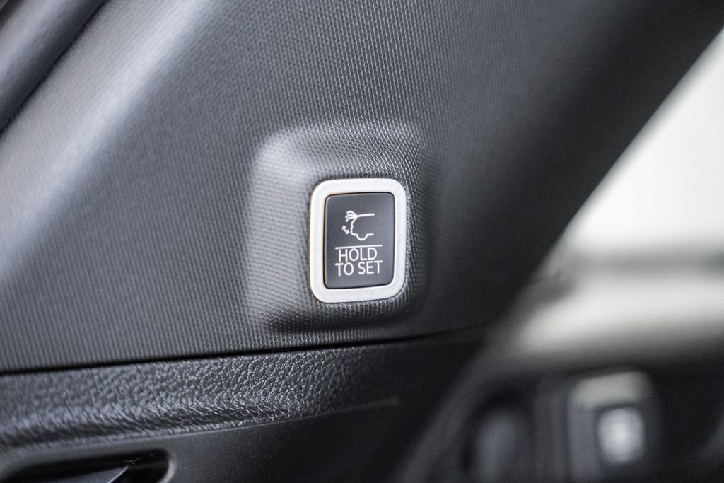 New 2025 Jeep Grand Cherokee Altitude image 10