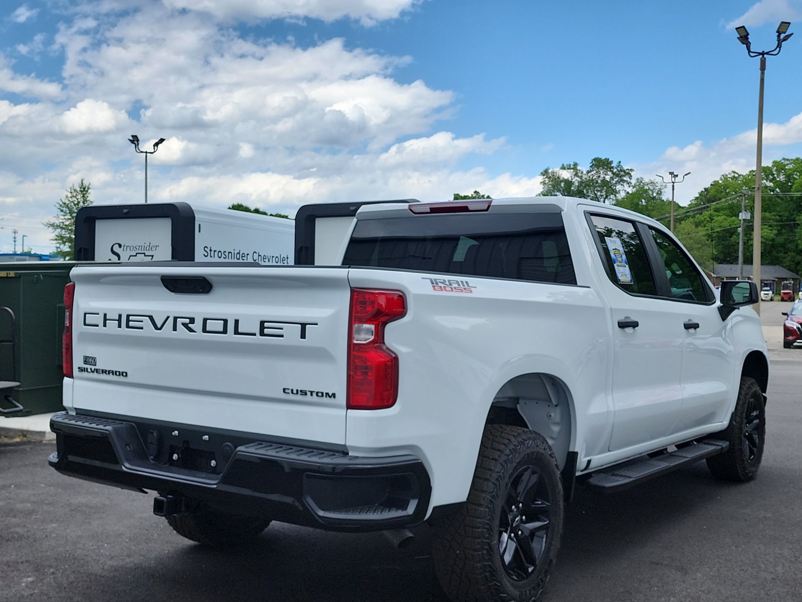 New 2026 Chevrolet Silverado 1500 Custom Trail Boss w/ LPO, Dark Essentials Package AWD/4WD image 5
