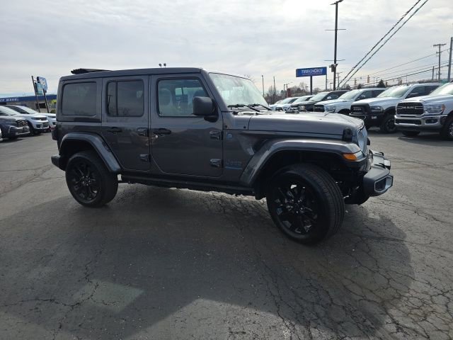 Used 2025 Jeep Wrangler Unlimited Sahara w/ Safety Group AWD/4WD image 11