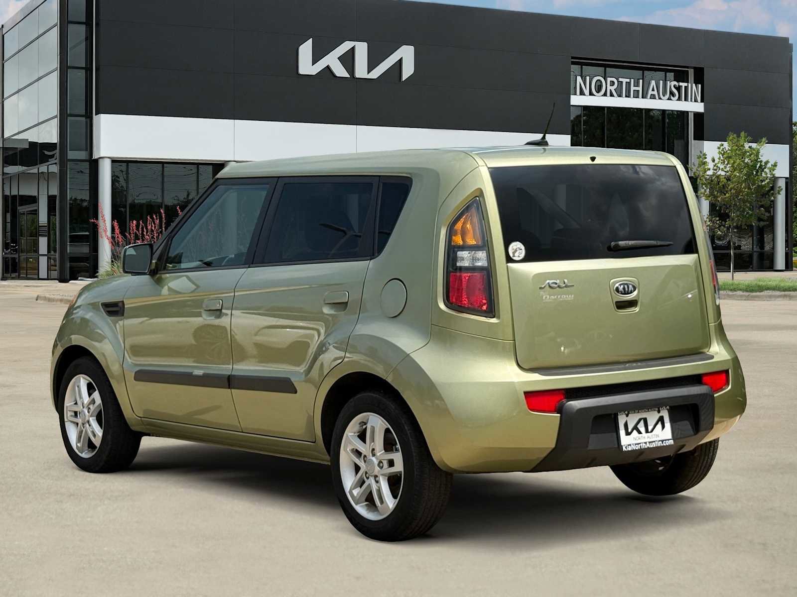 Used 2010 Kia Soul + FWD image 6