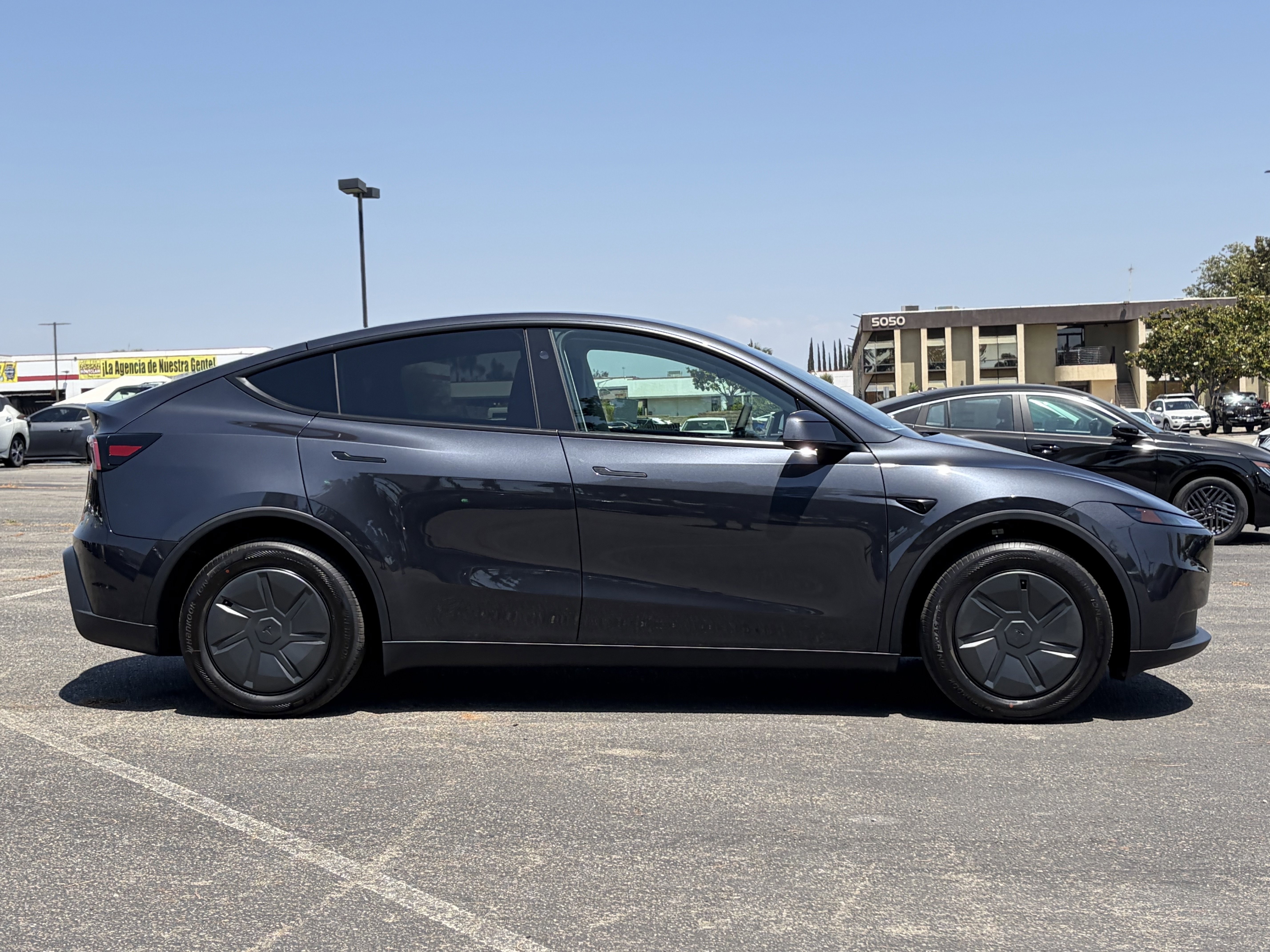 Used 2026 Tesla Model Y 2WD image 8