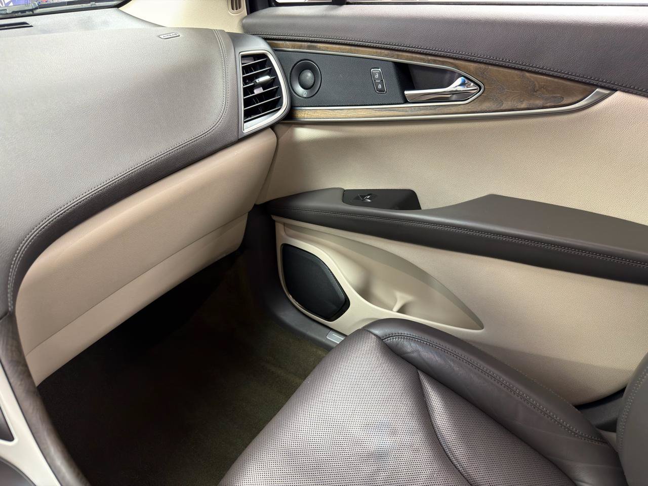 Used 2019 Lincoln Nautilus Reserve AWD/4WD image 24