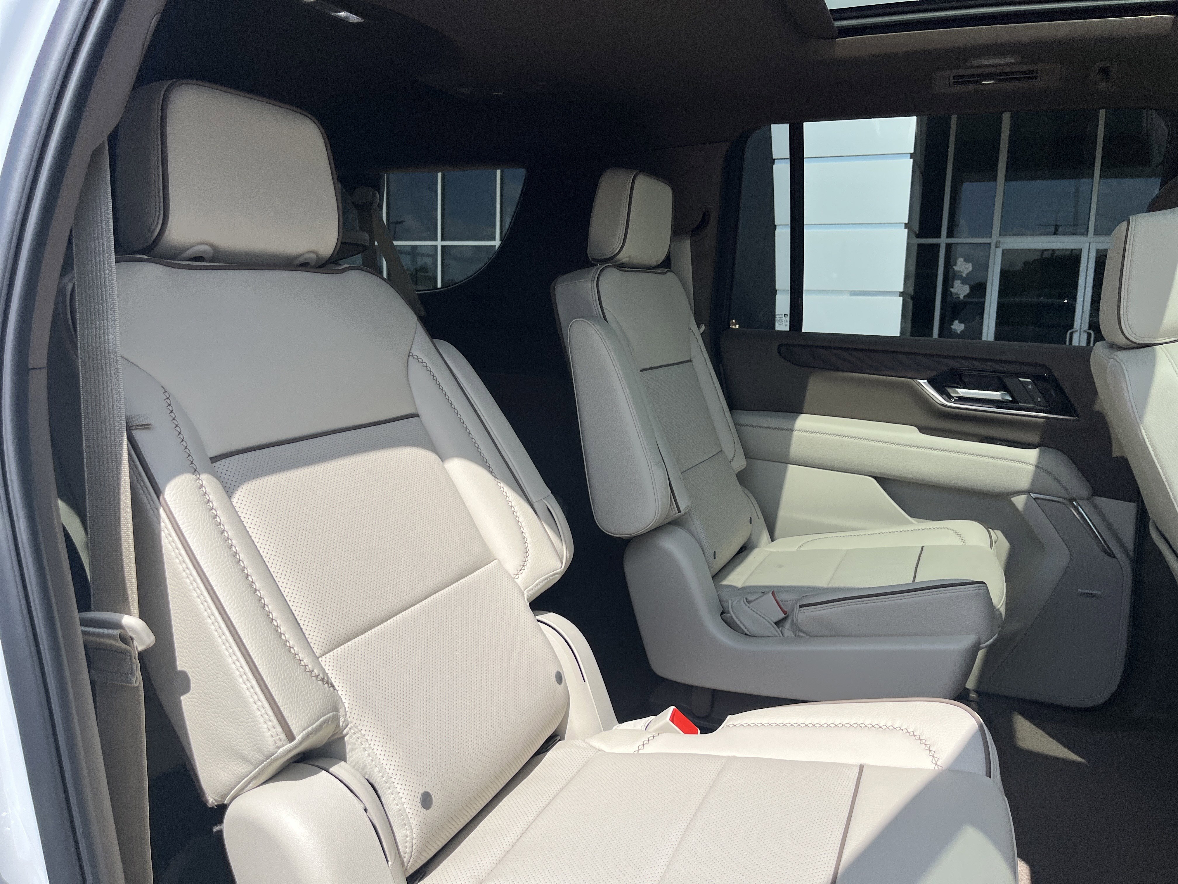 New 2026 GMC Yukon XL Denali w/ Sun & Power Step Package AWD/4WD image 17