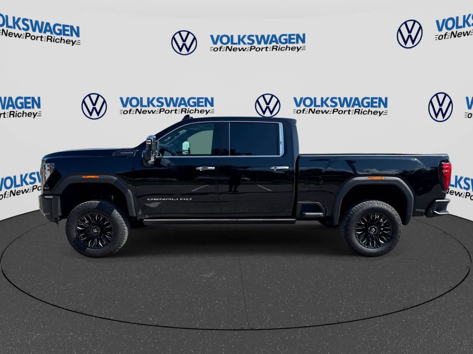 Used 2024 GMC Sierra 3500 Denali Ultimate AWD/4WD image 11