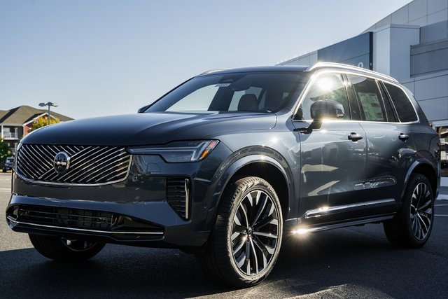 New 2026 Volvo XC90 B6 Plus w/ Protection Package Premier image 3