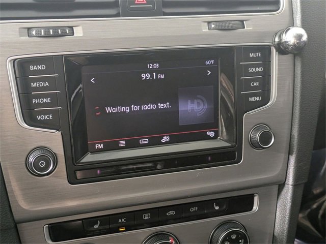 Used 2015 Volkswagen Golf SE image 22