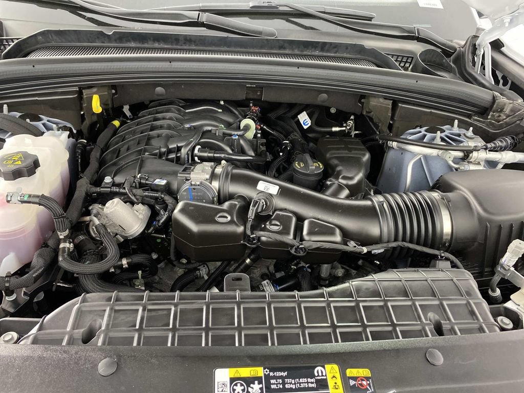 Used 2025 Jeep Grand Cherokee Altitude AWD/4WD image 30