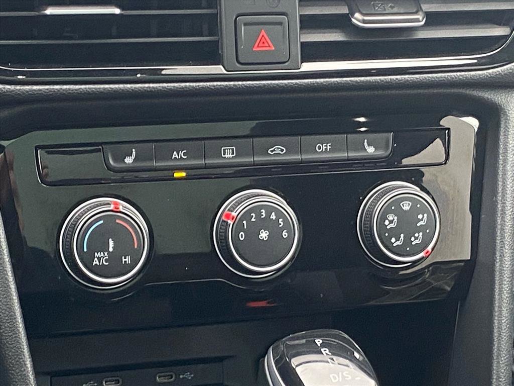 Used 2023 Volkswagen Taos SE w/ Panoramic Sunroof Package image 10