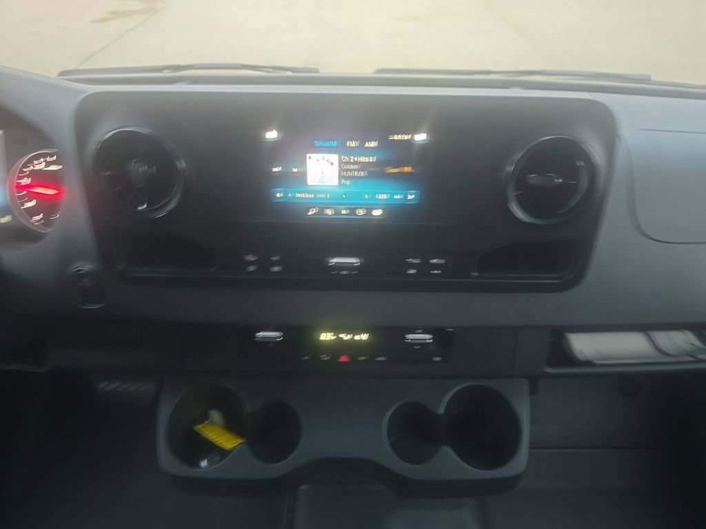 Used 2024 Mercedes-Benz Sprinter 2500 image 18