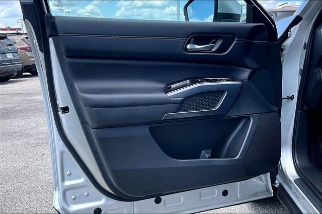 Certified 2025 Nissan Pathfinder SL FWD image 17