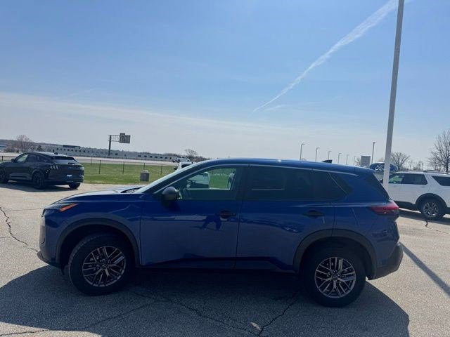 Used 2023 Nissan Rogue S image 6