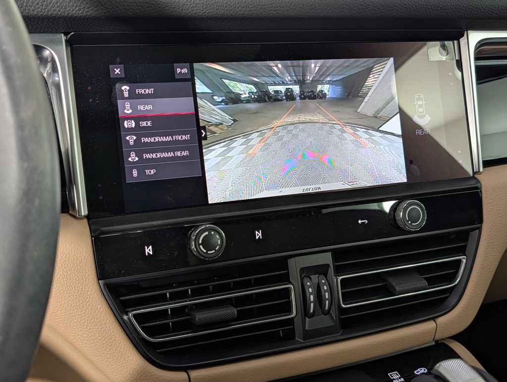 Certified 2023 Porsche Macan AWD/4WD image 31