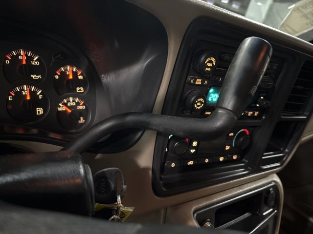 Used 2004 GMC Sierra 2500 SLT w/ Heavy-Duty Power Package AWD/4WD image 27