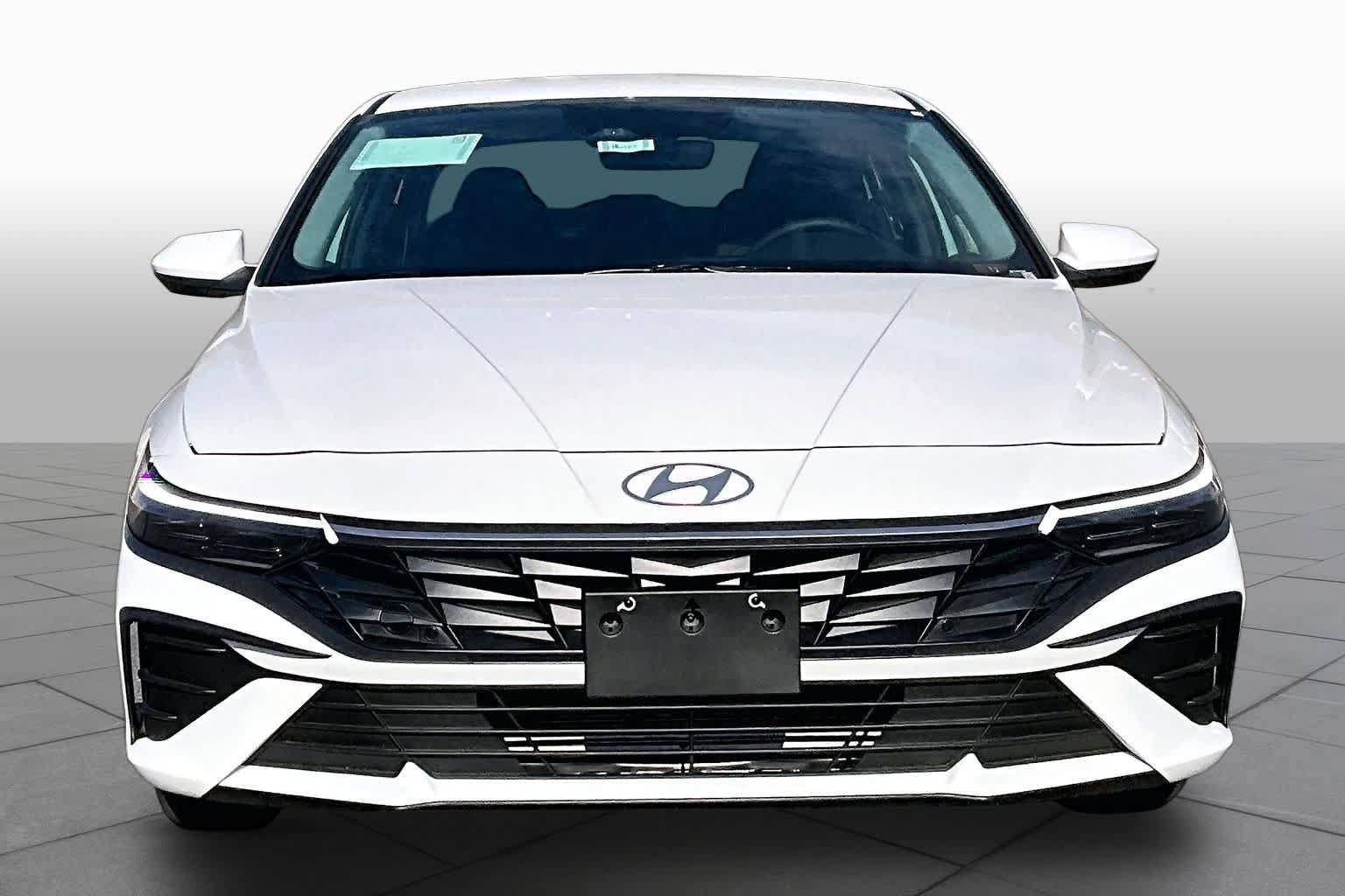 New 2026 Hyundai Elantra SE FWD image 3