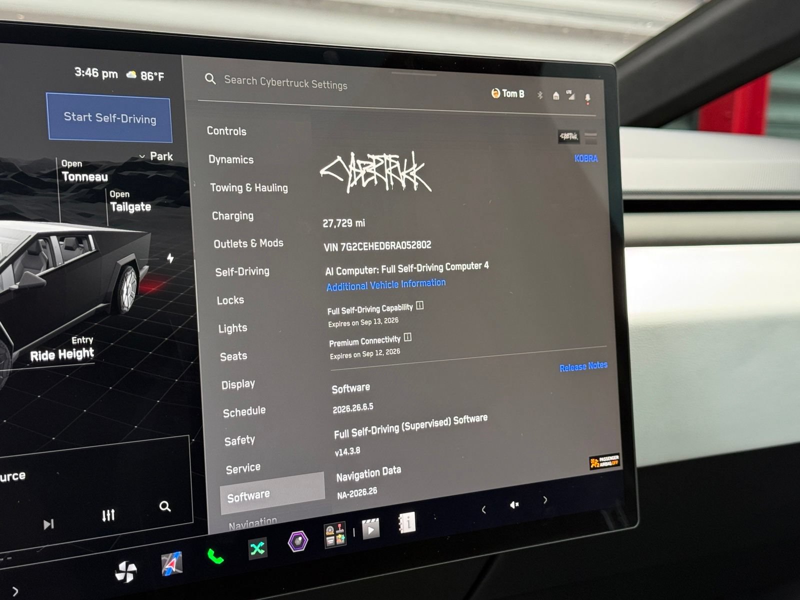 Used 2024 Tesla Cybertruck AWD Crew Cab image 27