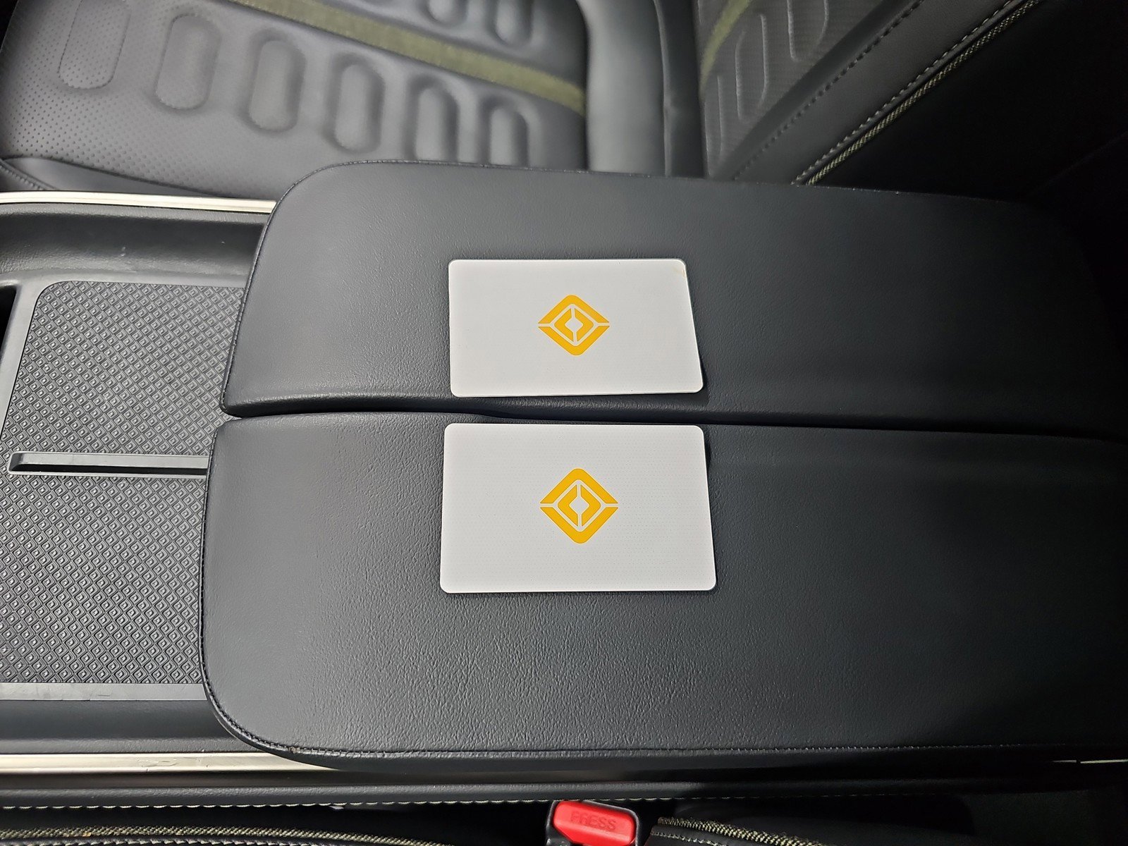 Used 2025 Rivian R1S Adventure image 31