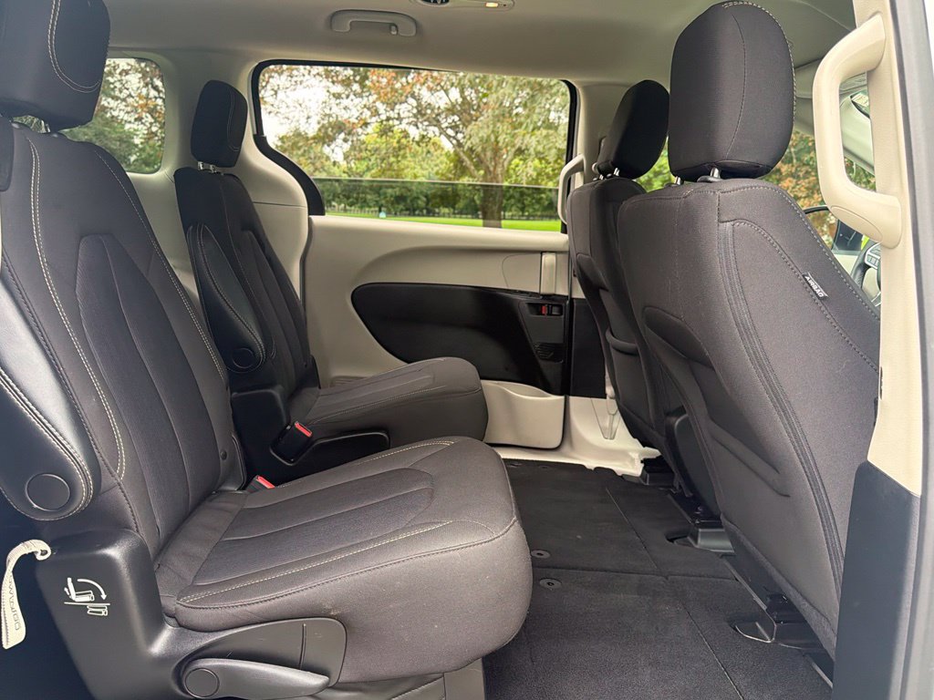 Used 2023 Chrysler Voyager LX FWD image 27