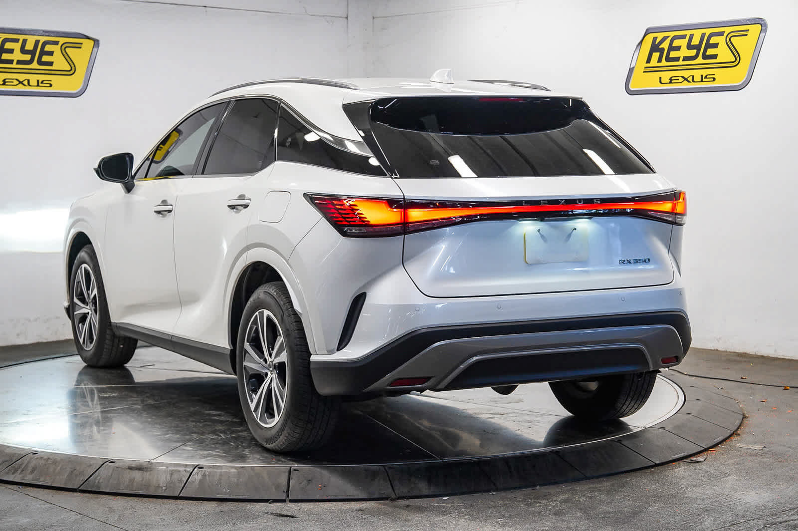 Used 2026 Lexus RX 350 Premium w/ Accessory Package (Z1) FWD image 2