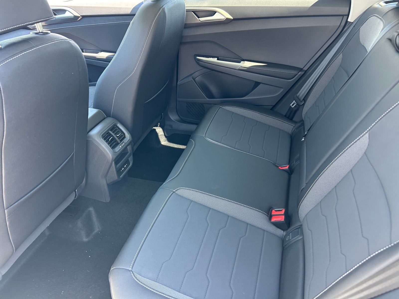 New 2026 Volkswagen Taos SE AWD/4WD image 17