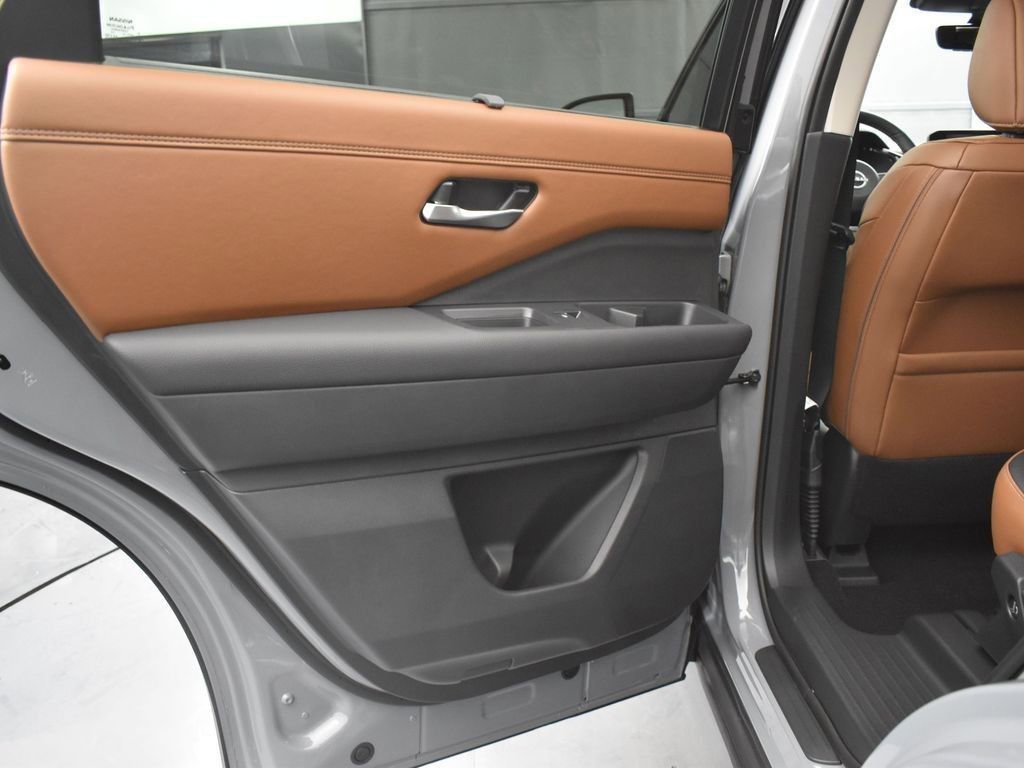 New 2025 Nissan Pathfinder Platinum w/ Cargo Package image 16
