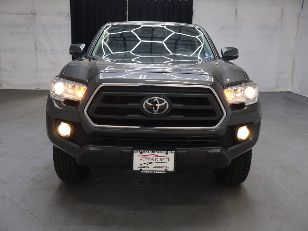 Used 2020 Toyota Tacoma SR5 AWD/4WD image 2