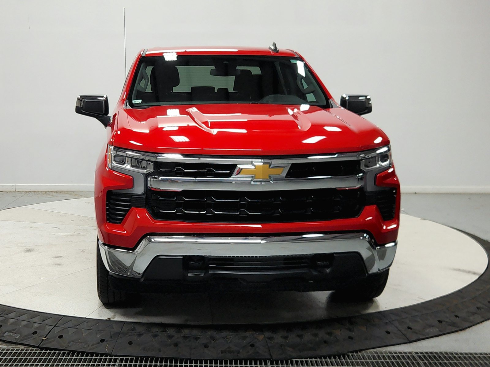 Used 2024 Chevrolet Silverado 1500 LT AWD/4WD image 3