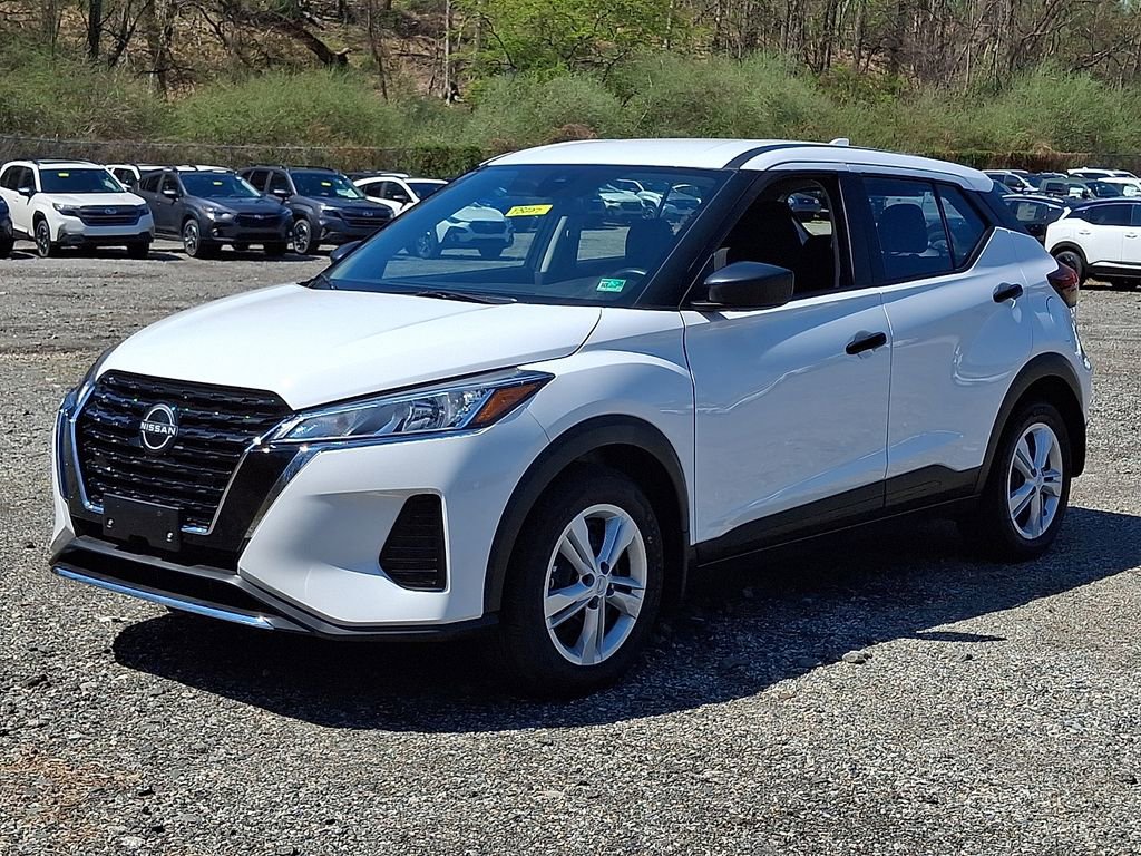 Used 2025 Nissan Kicks Play S image 3