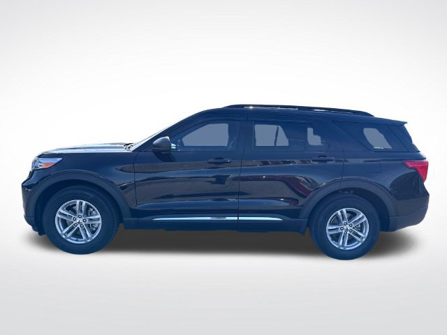 Used 2023 Ford Explorer XLT w/ Equipment Group 202A AWD/4WD image 2