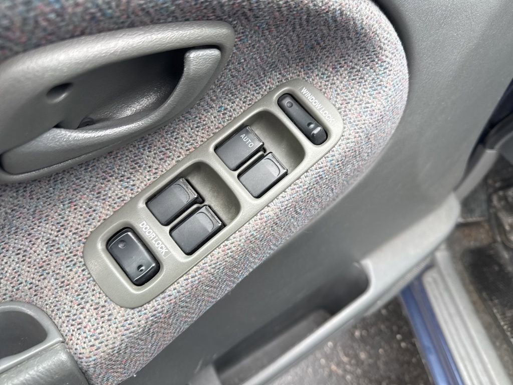 Used 2000 Chevrolet Tracker 4WD w/ Preferred Equipment Group 2 image 14