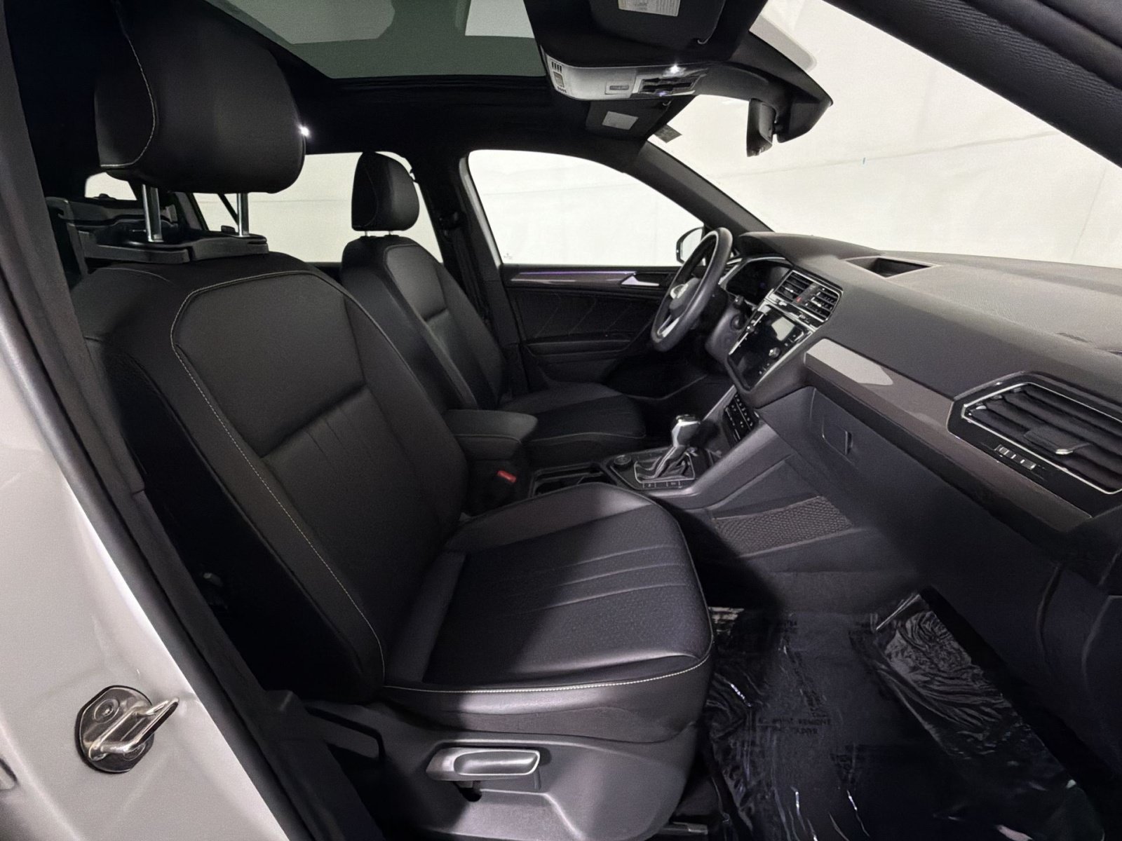 Used 2023 Volkswagen Tiguan SE R-Line AWD/4WD image 26