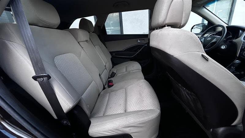 Used 2017 Hyundai Santa Fe SE AWD/4WD image 14