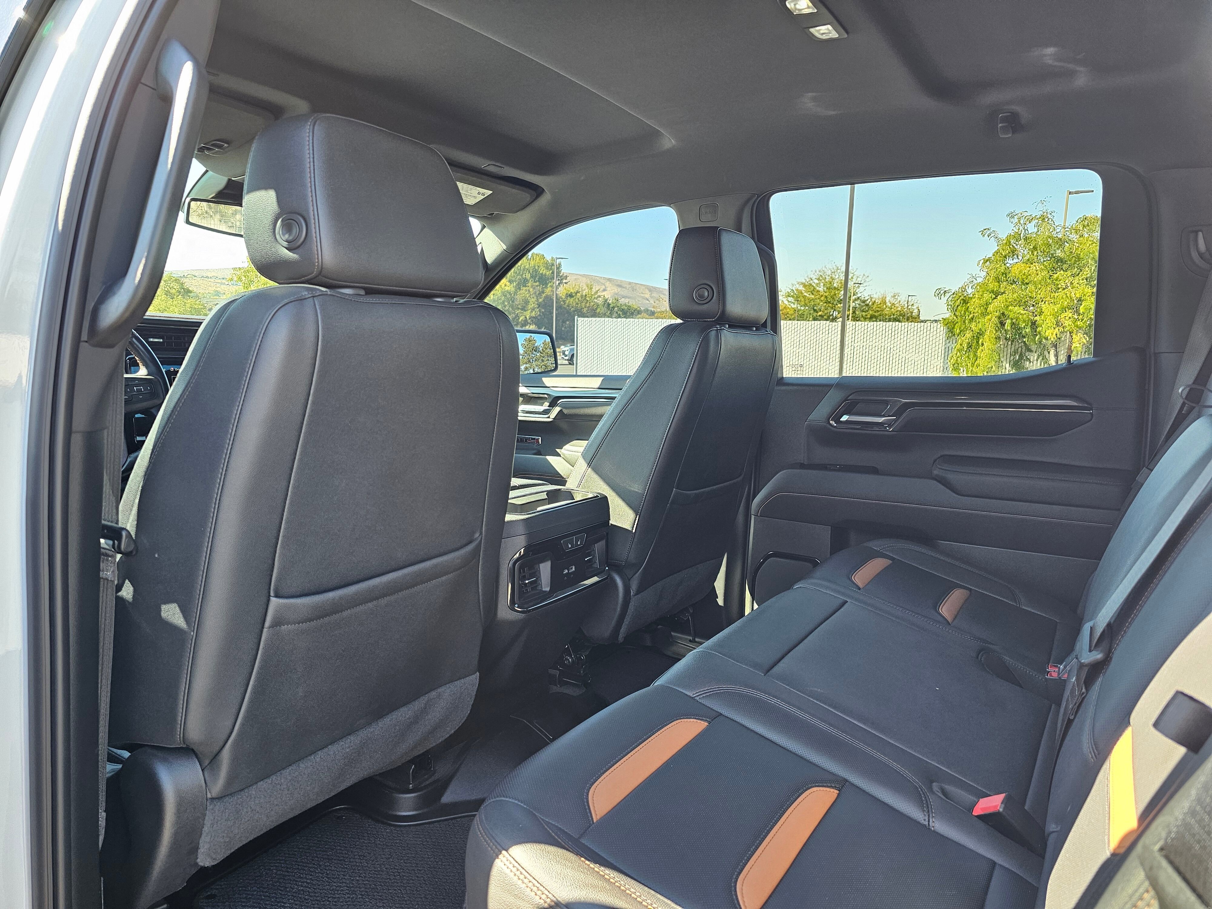 Used 2022 GMC Sierra 1500 AT4 w/ AT4 Preferred Package image 12