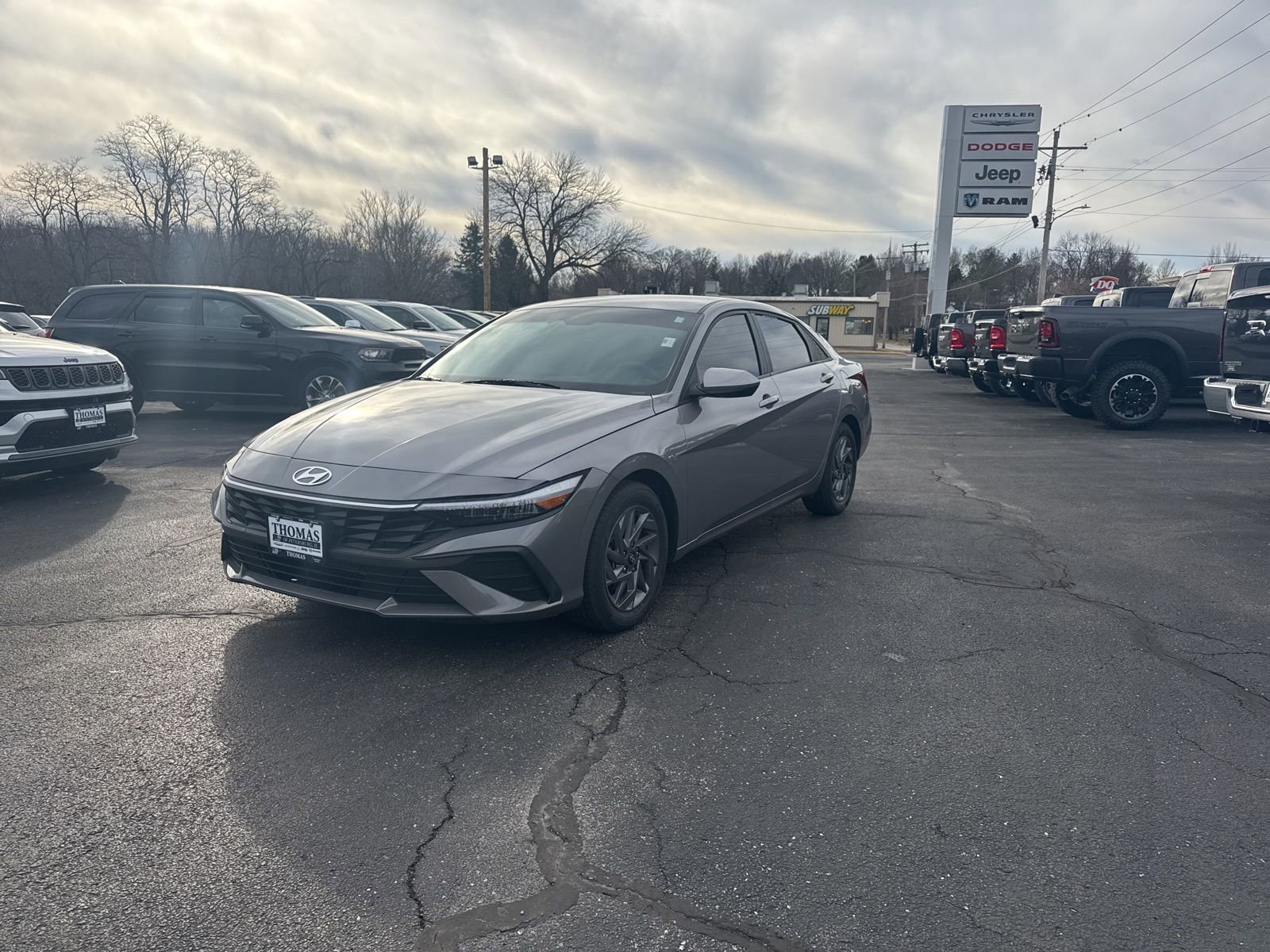 Used 2024 Hyundai Elantra SEL image 3