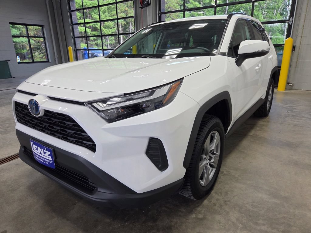 Used 2024 Toyota RAV4 XLE w/ Convenience Package AWD/4WD image 4