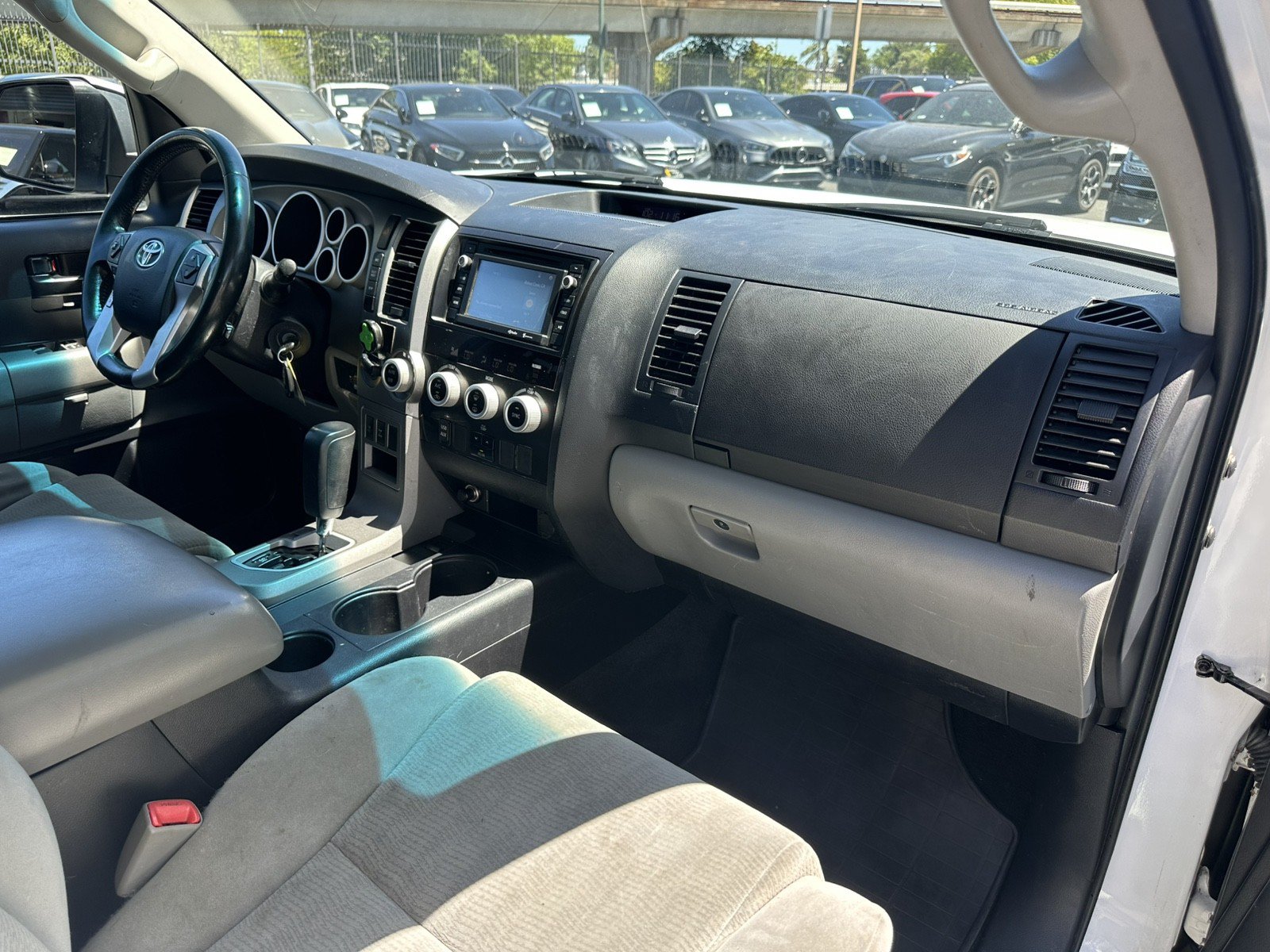 Used 2015 Toyota Sequoia SR5 AWD/4WD image 21