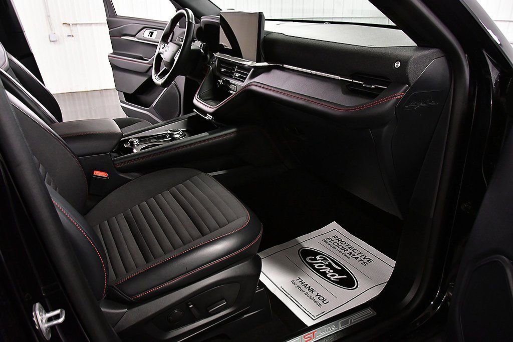 Used 2025 Ford Explorer ST-Line image 27